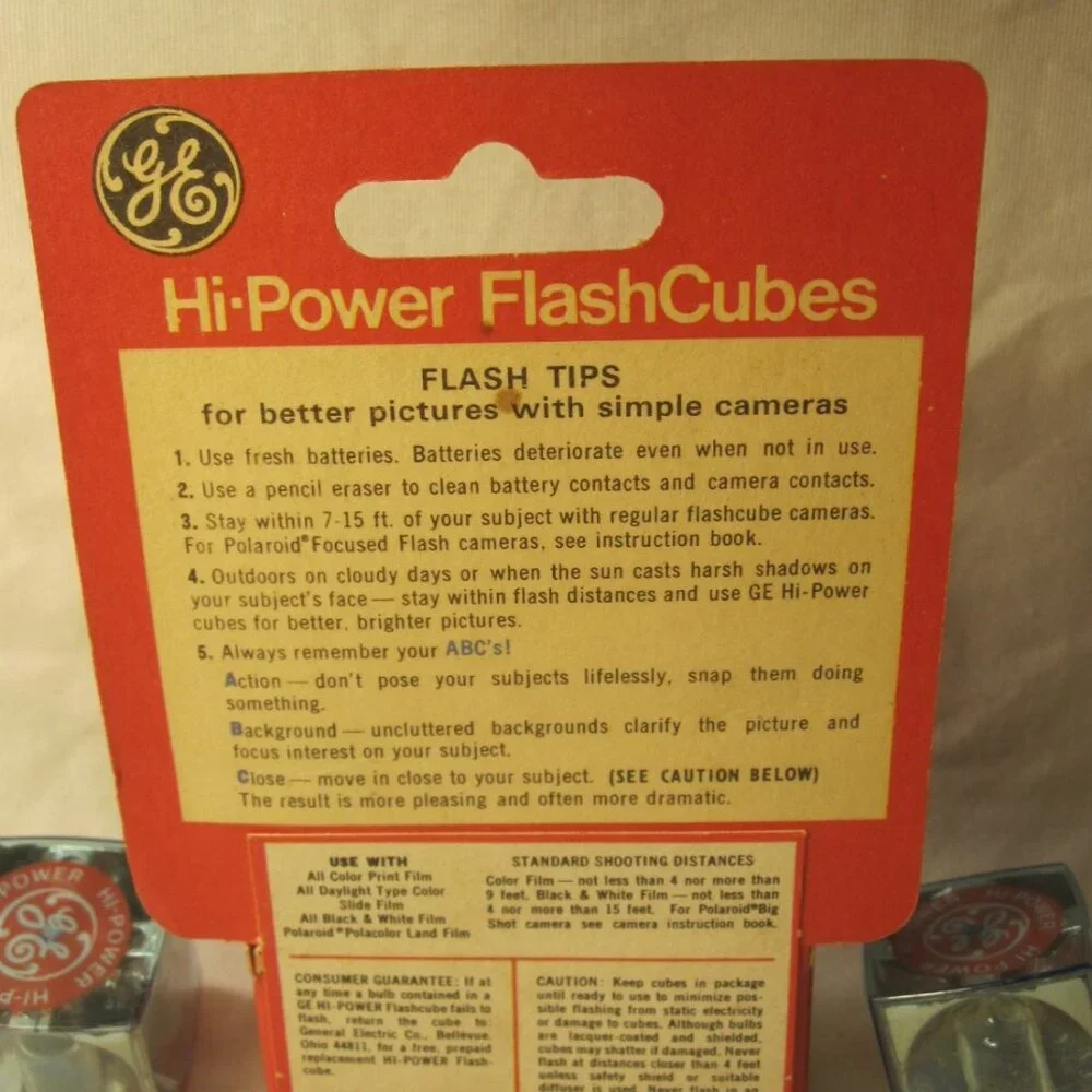 vintage GE Hi-Power Flashcubes 2-pack- complete, Red box, unburnt